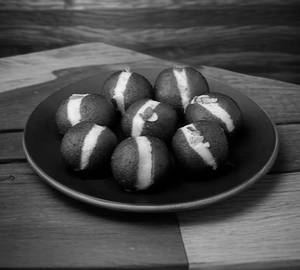 Kala Jamun Chamcham