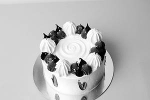 Chocolate Vanilla Cake 500 Grams