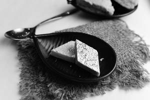 Kaju Mango Barfi [5 pieces]