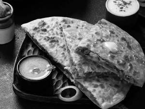 Peri Peri Aalo paratha