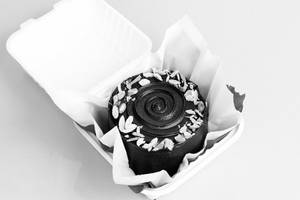 Couverture Chocolate Almond Cake 300 Grams