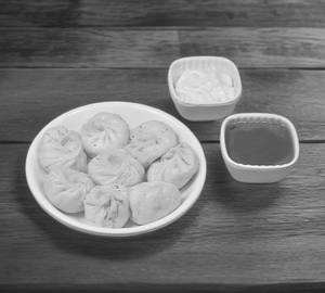 Veg momos 8 pcs