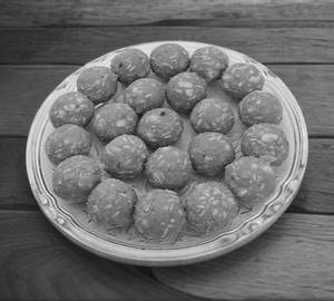 Aata Dry Fruits Laddu