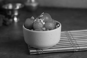 Qubani Ka Meetha With Vanilla Ice Cream