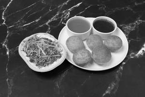 Pani Batashe [10 Pieces] With Aloo Tikki [2 Pieces]