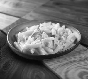 White sauce cheese pasta