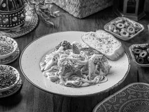 Vegetable Spaghetti Pasta In Cheese Sauce