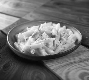 White sauce chicken cheese pasta