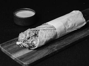 Andhra Chilli Chicken Tikka Roll (Spicy)