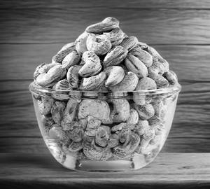 Broasted cashew (chuttath)
