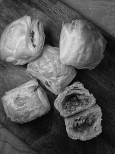 Beef And Caramelized Onion Handpie [ 5 Pieces ] 