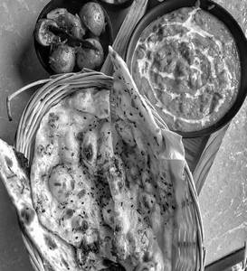 Butter Chicken + Butter Naan (1pc)