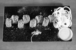 Tandoori Mushrooms With Basil And Cheddar [8 Pieces]