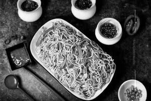Veg hakka noodles [half]