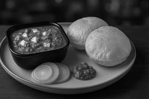 6 puri and paneer curry