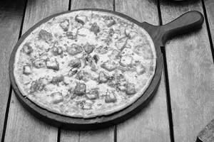 Chilli Paneer Pizza [11 Inches]