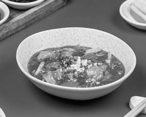 Shallow Cooked Prawns In Schezwan Sauce Gravy