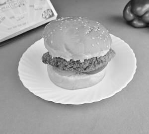 Crispy Chicken Burger with Tandoori Mayo Dip
