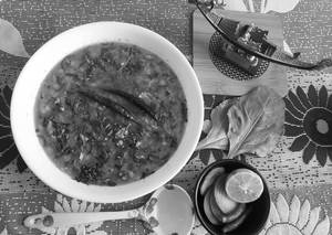 Lasooni Dal Palak
