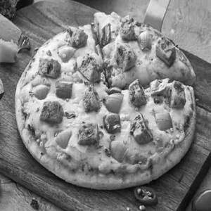 Achari Paneer Pizza