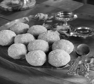 Atta Ladoo