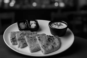2 aloo paratha plate