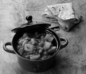 Roti (3 pcs) with allu matar curry