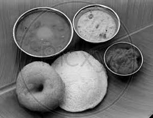 Idli [1 Piece] With 1 Vada