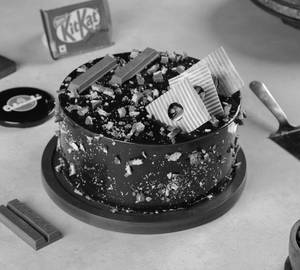 Choco Crunch Kitkat Cake [500 G]