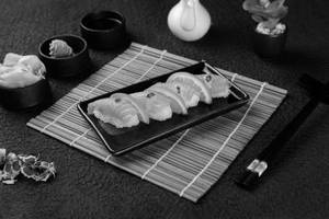 Salmon Nigiri