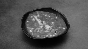 Shredded Chicken In Hot Green Sauce Gravy