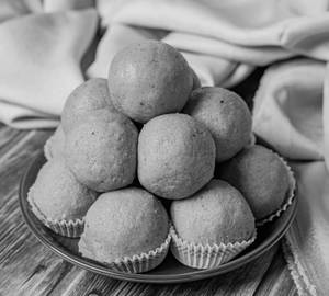 Mishri Besan Laddu
