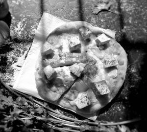 Onion paneer pizza