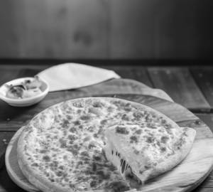 D cheese Margherita Pizza