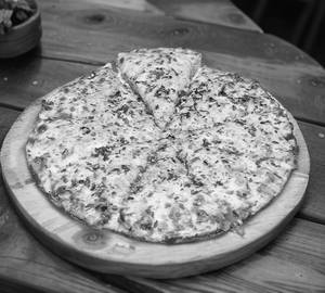 Double cheese queen margherita pizza