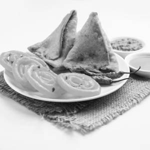 4 Pc Samosa + Kesar Jalebi (250 grms)