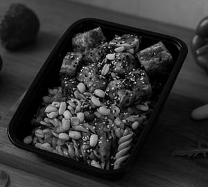 Grilled Cottage Cheese Pasta Garnished With Peanuts And Sesame Seeds
