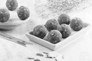 Special Gond Ladoo