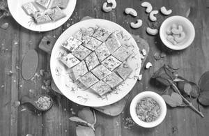 Kaju Kesar Burfi