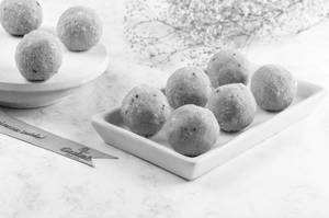 Plain Besan Ladoo