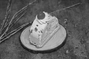Kesar Pista Pastry [1 Piece]