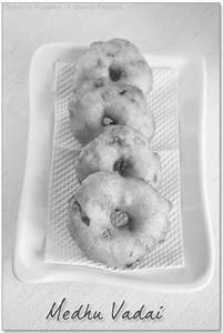 Ulunthu vada