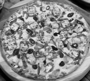 Tandoori bite paneer pizza