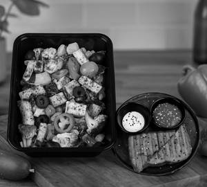 Gourmet Paneer Chipotle Salad Combo