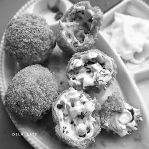 Pizza Veg Momos