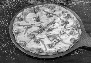 Shahi Paneer Pizza