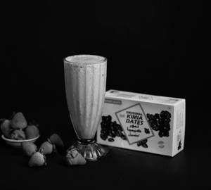 Strawberry Dates Shake