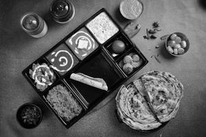 Laccha Paratha Thali