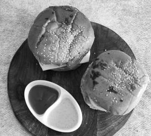 Herb chilli burger