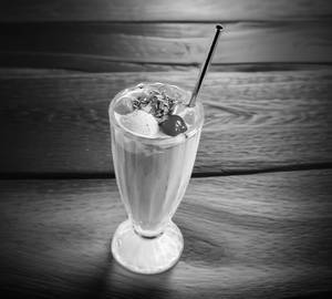 Mango Mastani Shake with Ice Cream